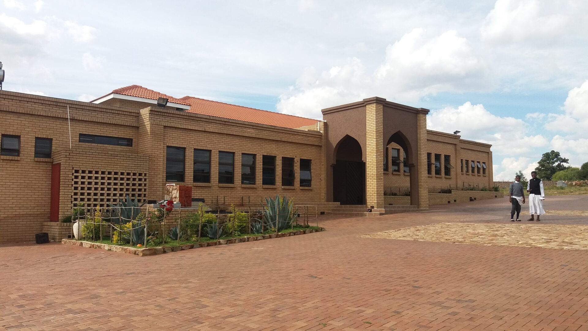 Front facade of Darul Uloom Heidelberg with its arched entrance